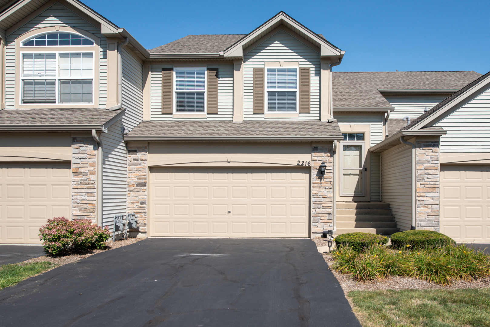 2216 Summerlin Drive, Aurora, IL 60503