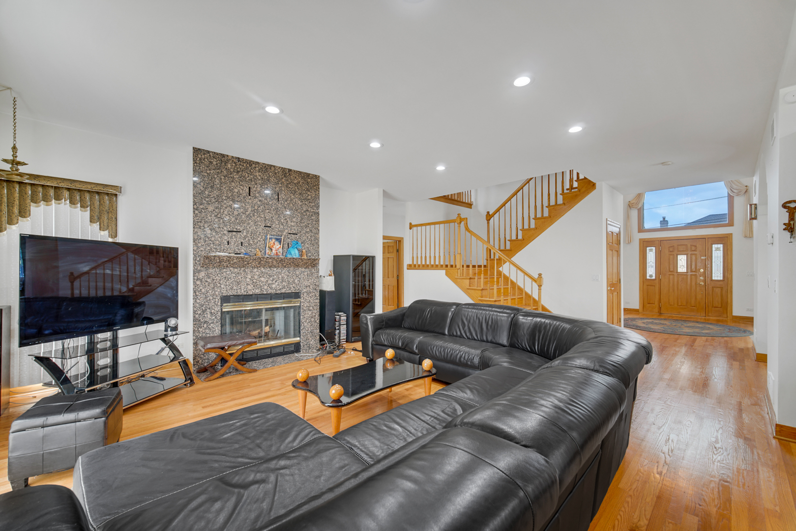 9131 Delphia Avenue, Des Plaines, IL 60016