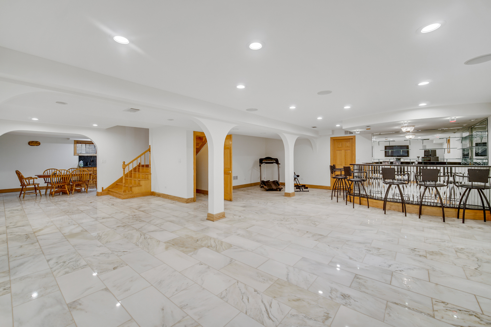 9131 Delphia Avenue, Des Plaines, IL 60016