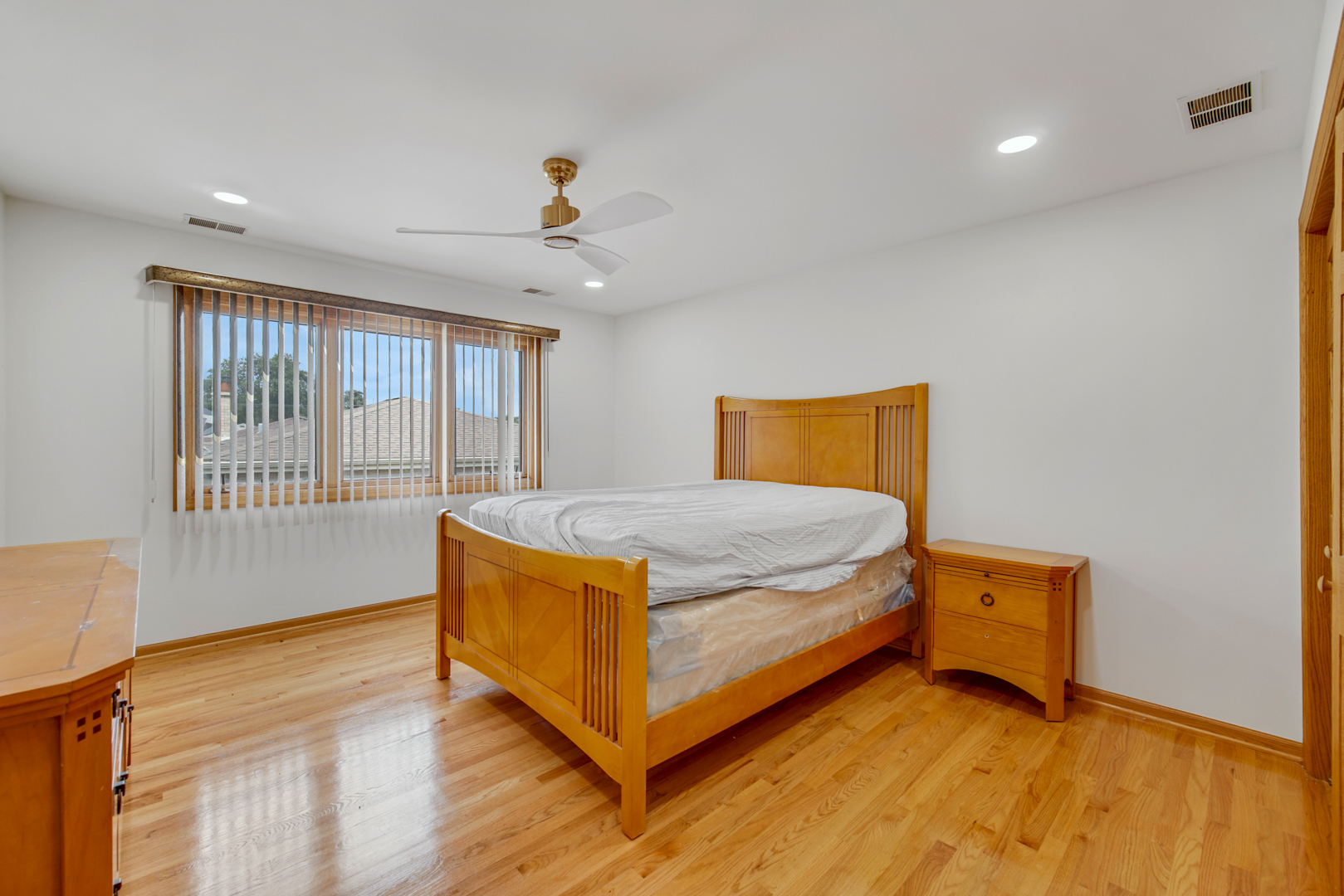 9131 Delphia Avenue, Des Plaines, IL 60016