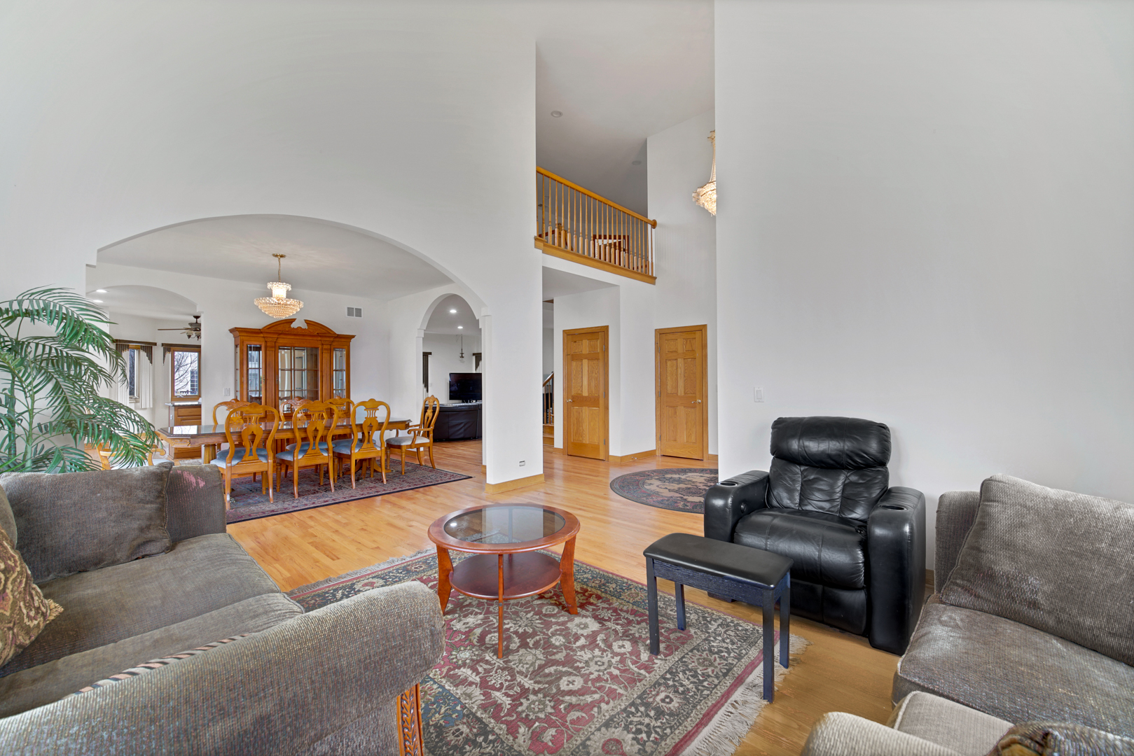 9131 Delphia Avenue, Des Plaines, IL 60016