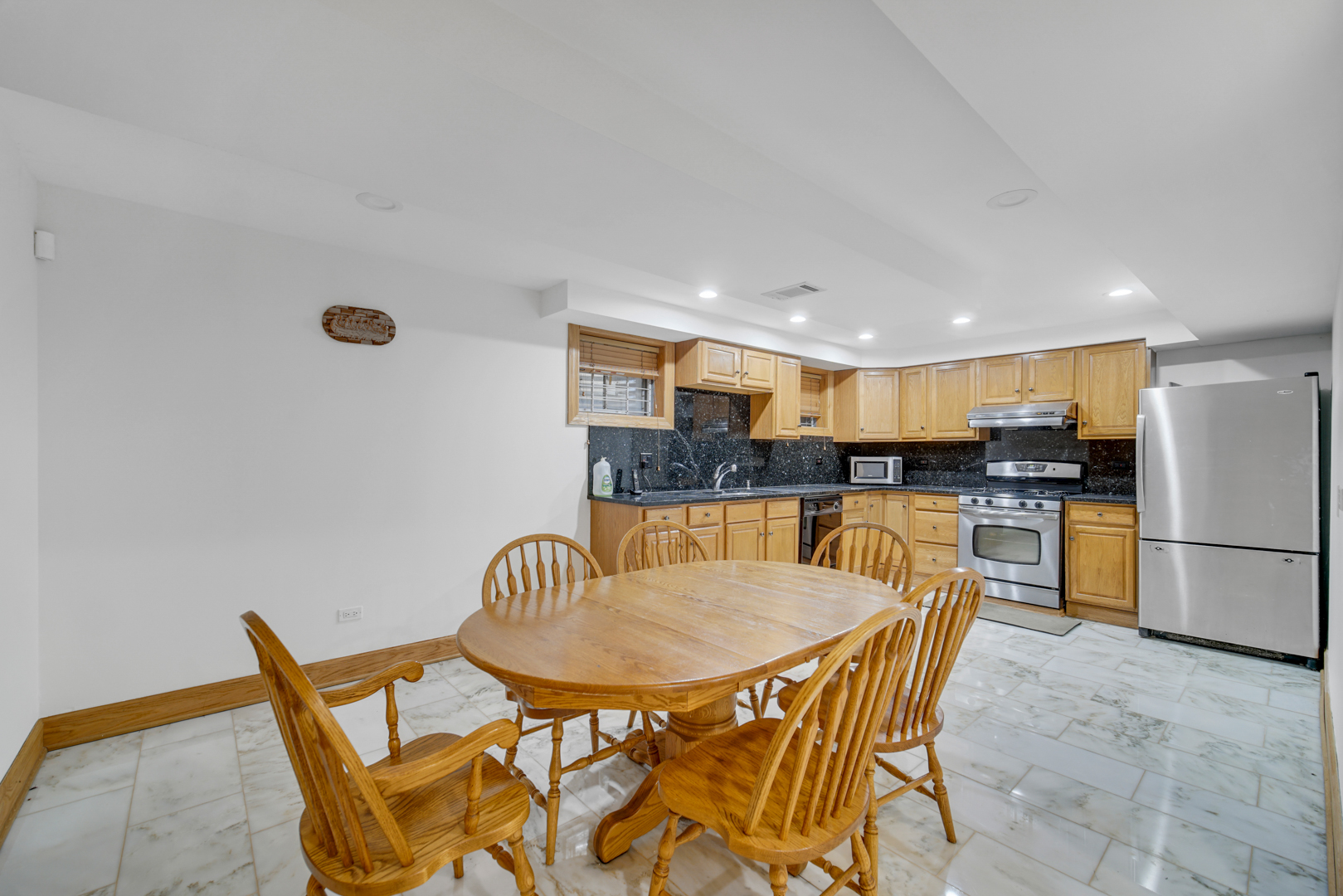 9131 Delphia Avenue, Des Plaines, IL 60016