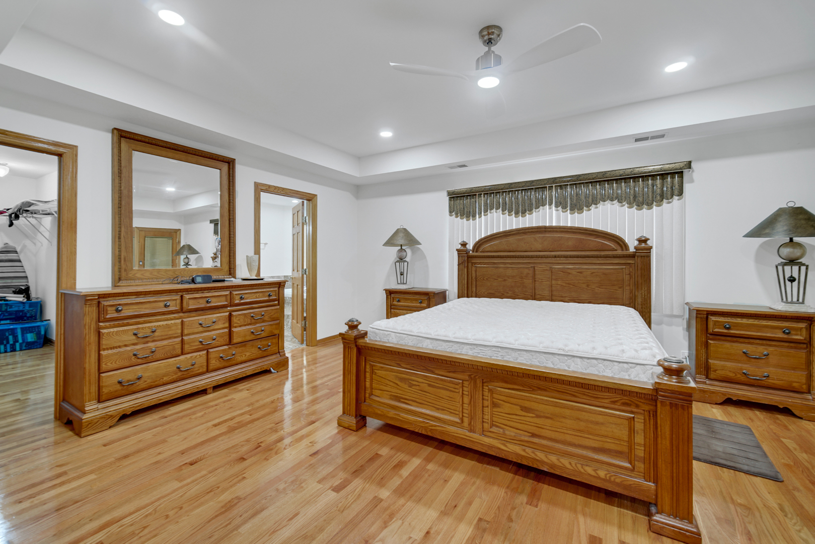 9131 Delphia Avenue, Des Plaines, IL 60016