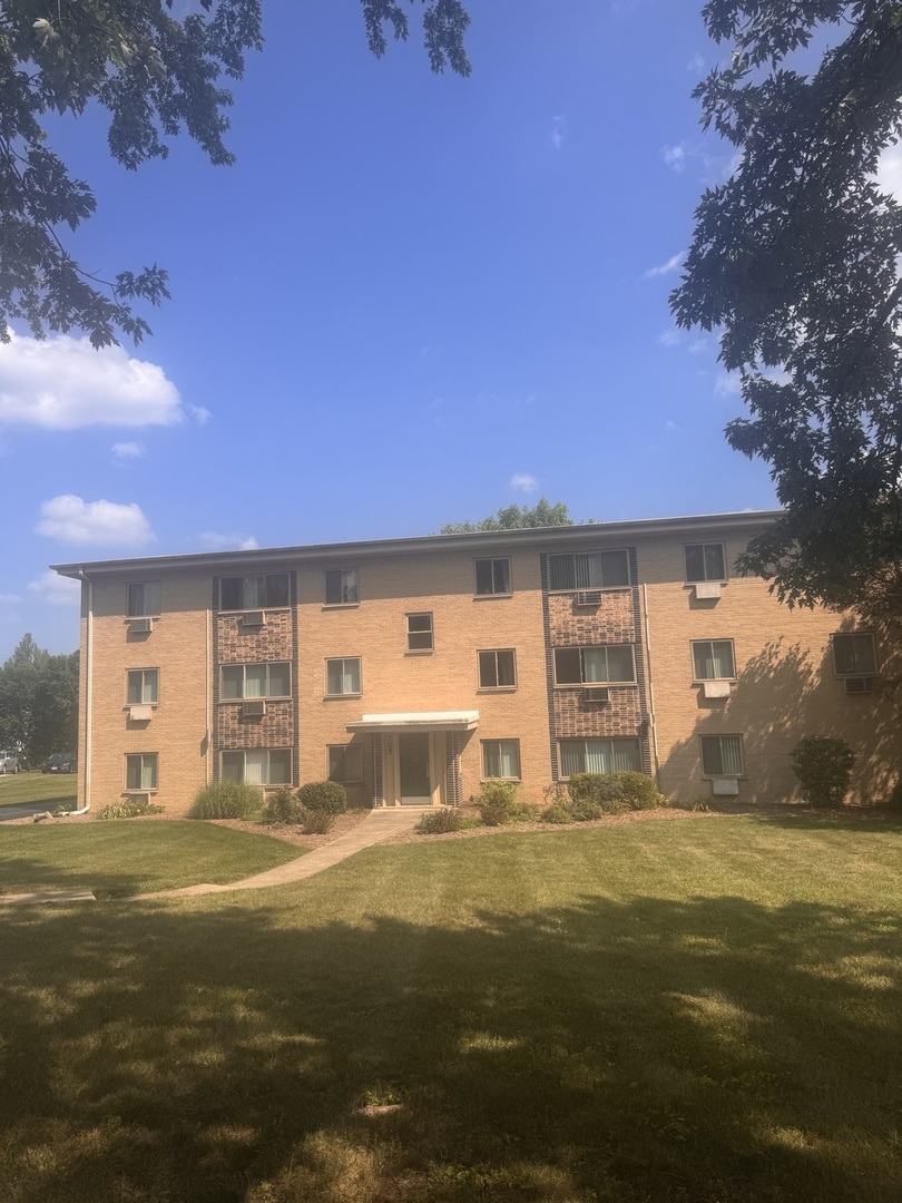 705 Strom Drive #1D, West Dundee, IL 60118