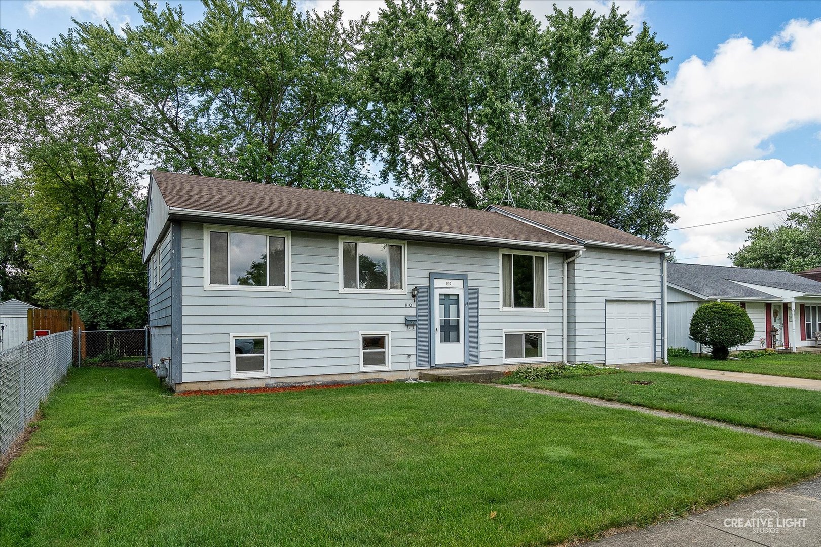910 Southbridge Drive, Aurora, IL 60506