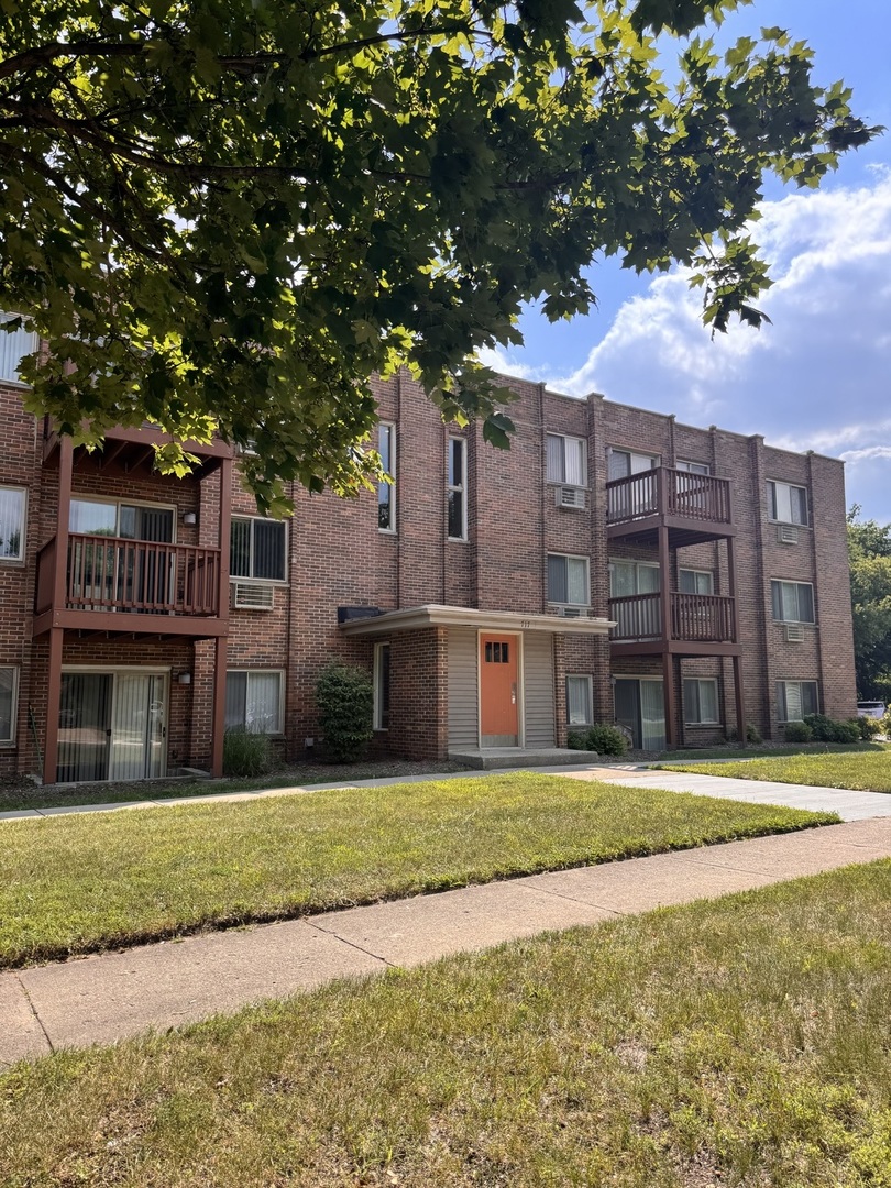 717 Strom Drive #3A, West Dundee, IL 60118