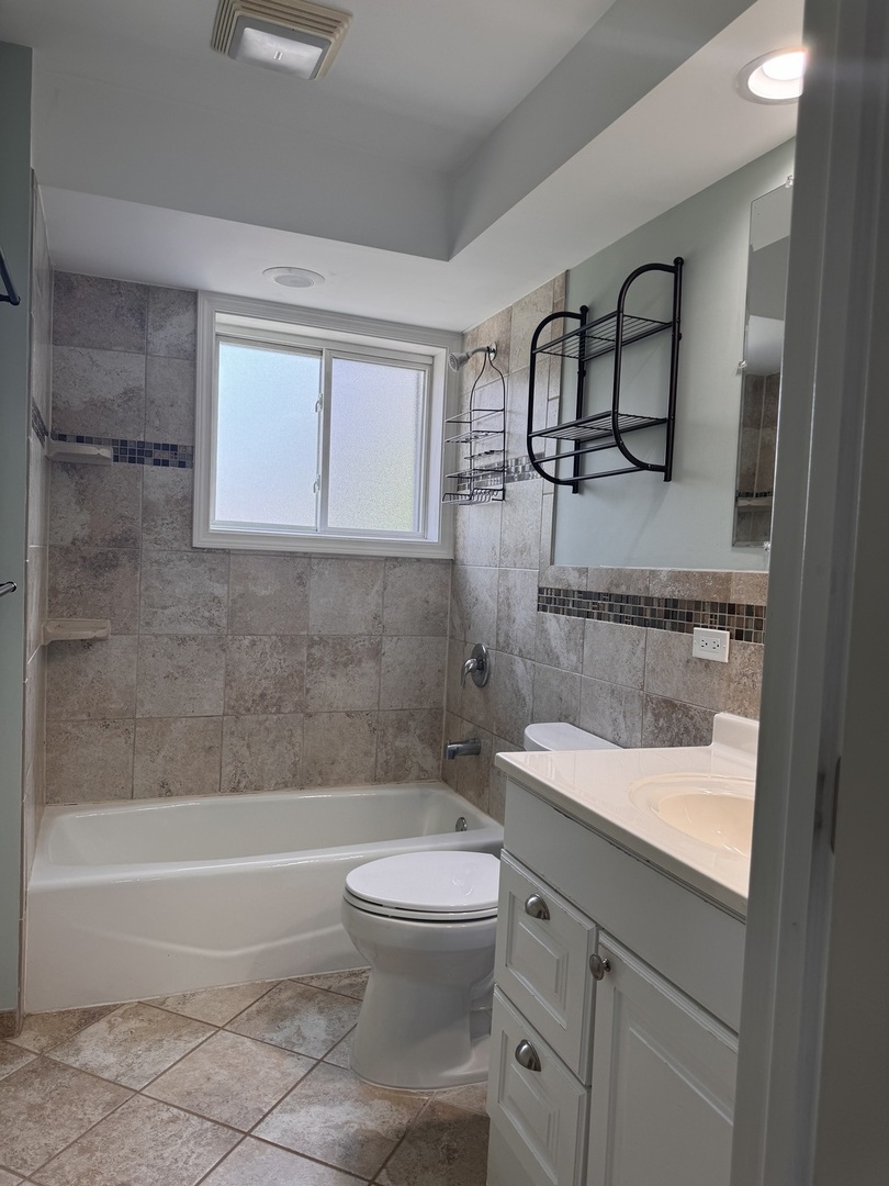 717 Strom Drive #3A, West Dundee, IL 60118