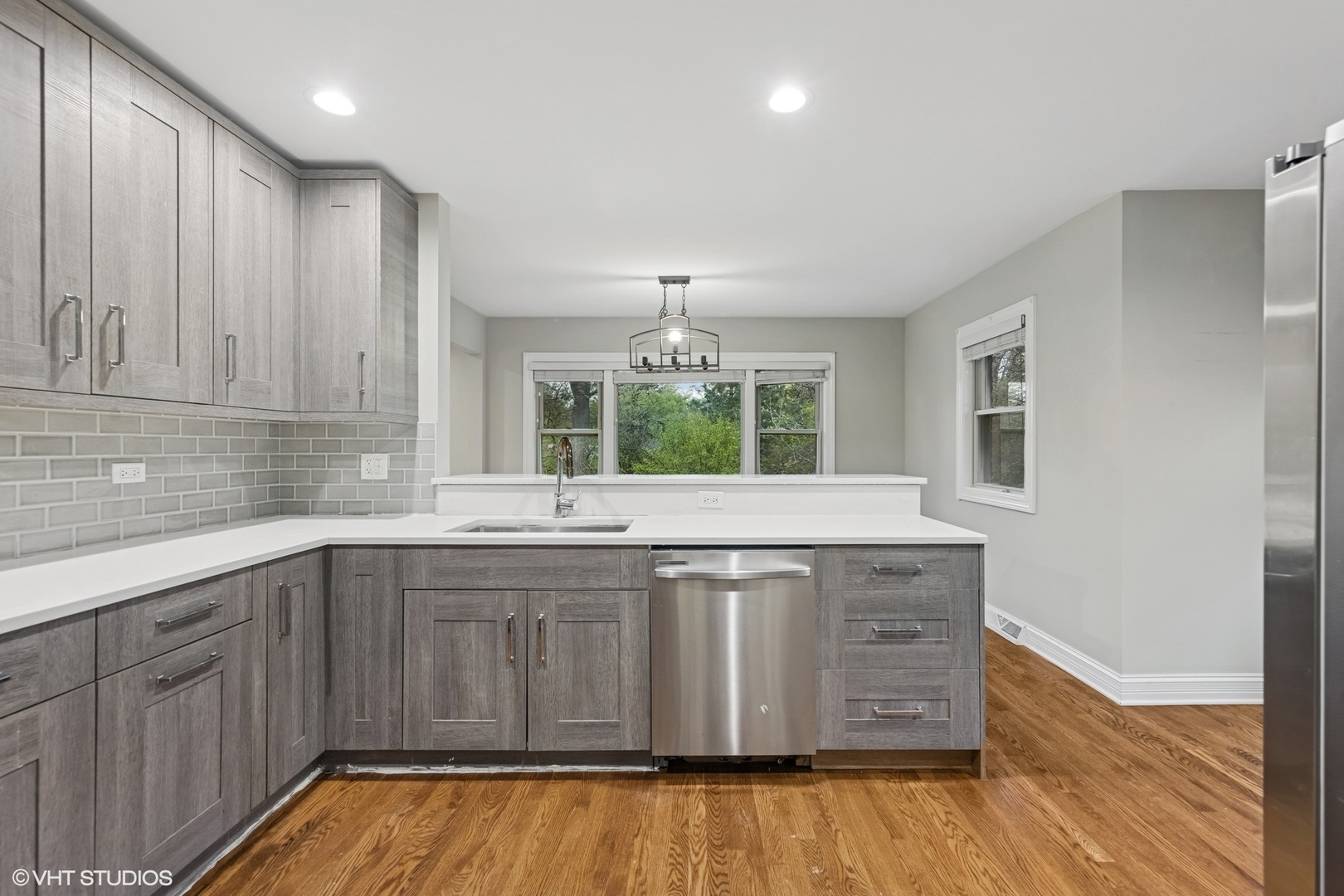 3950 Downers Drive, Downers Grove, IL 60515