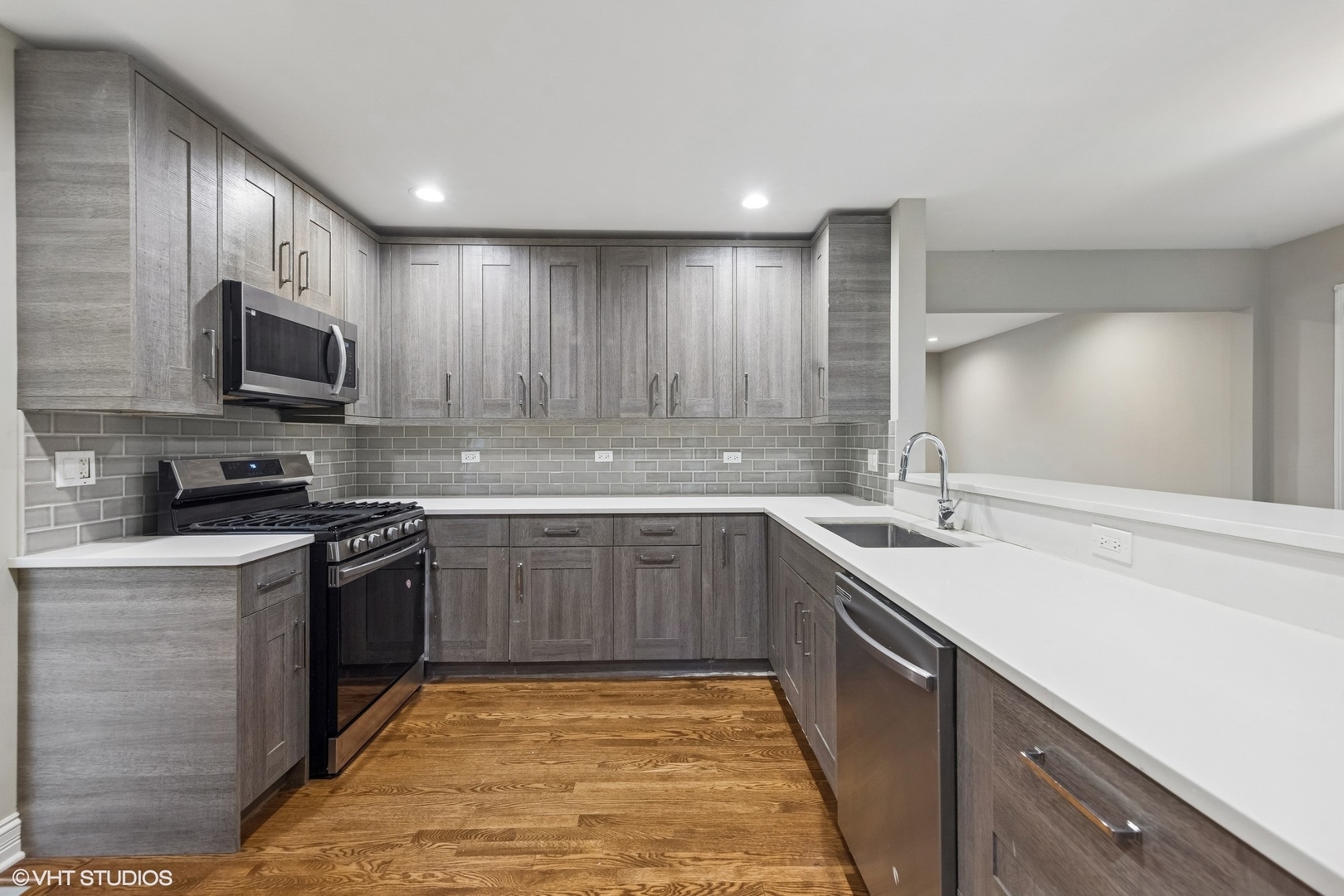 3950 Downers Drive, Downers Grove, IL 60515
