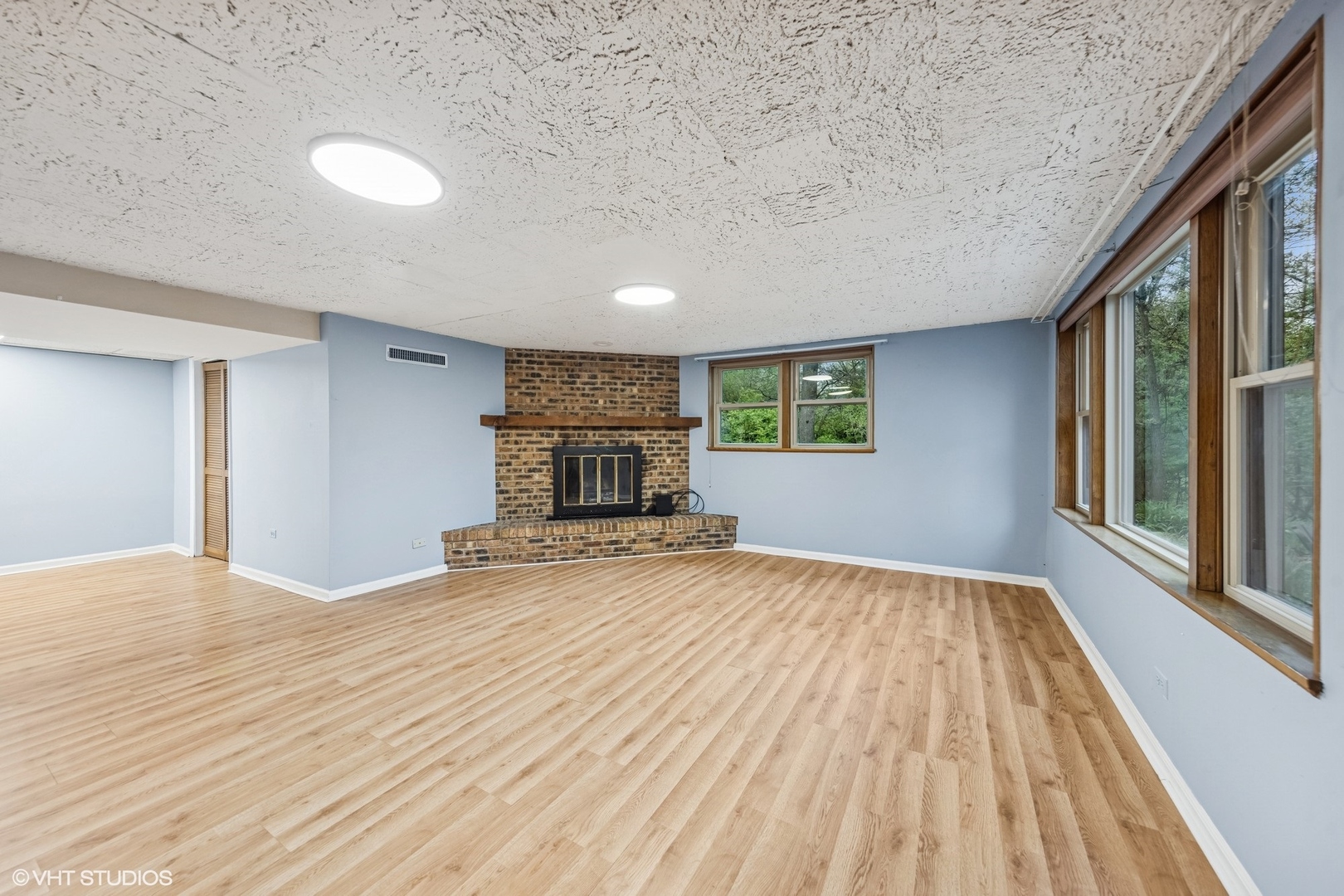 3950 Downers Drive, Downers Grove, IL 60515