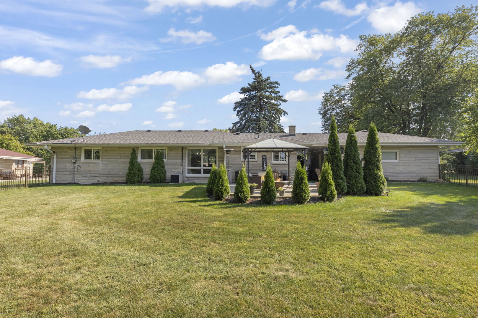 213 Redbud Drive, Joliet, IL 60433