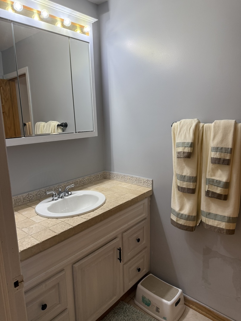 841 WILCOX Street, Mundelein, IL 60060