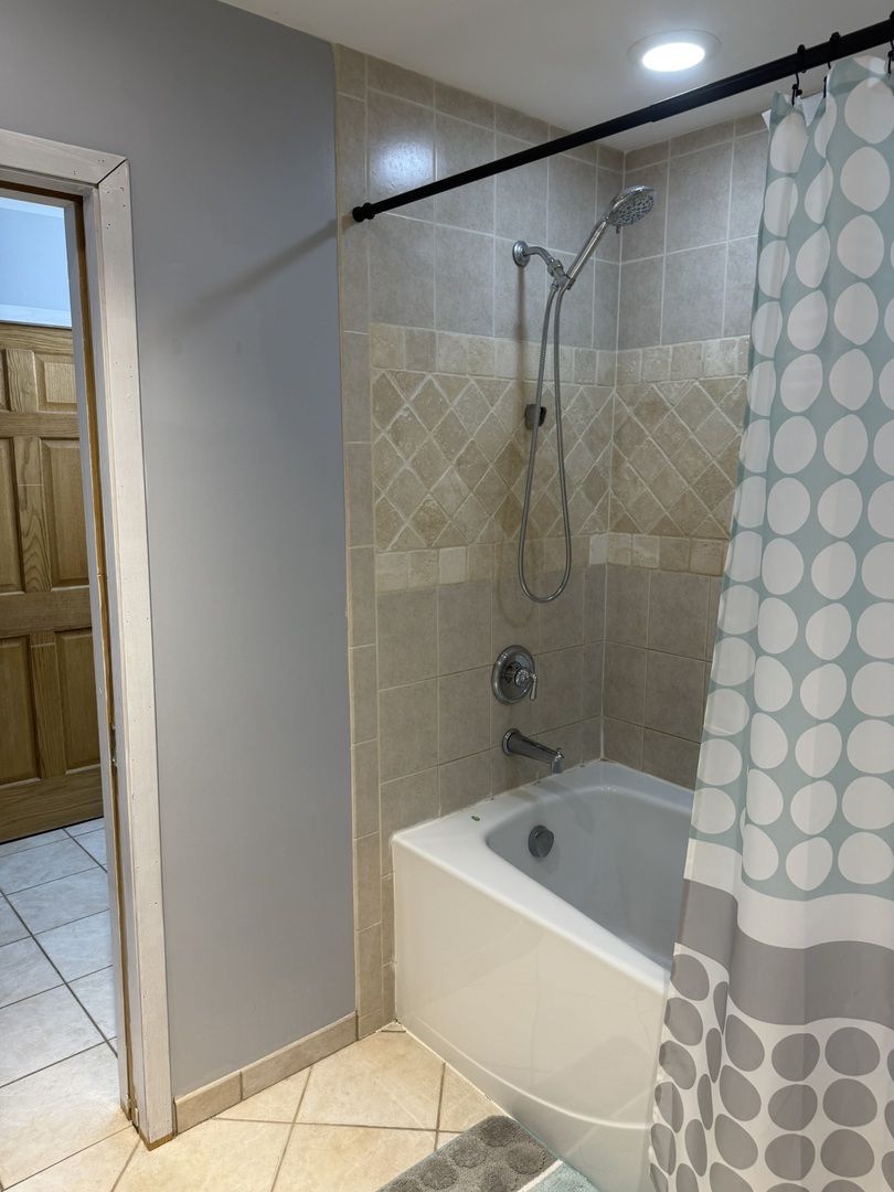 841 WILCOX Street, Mundelein, IL 60060