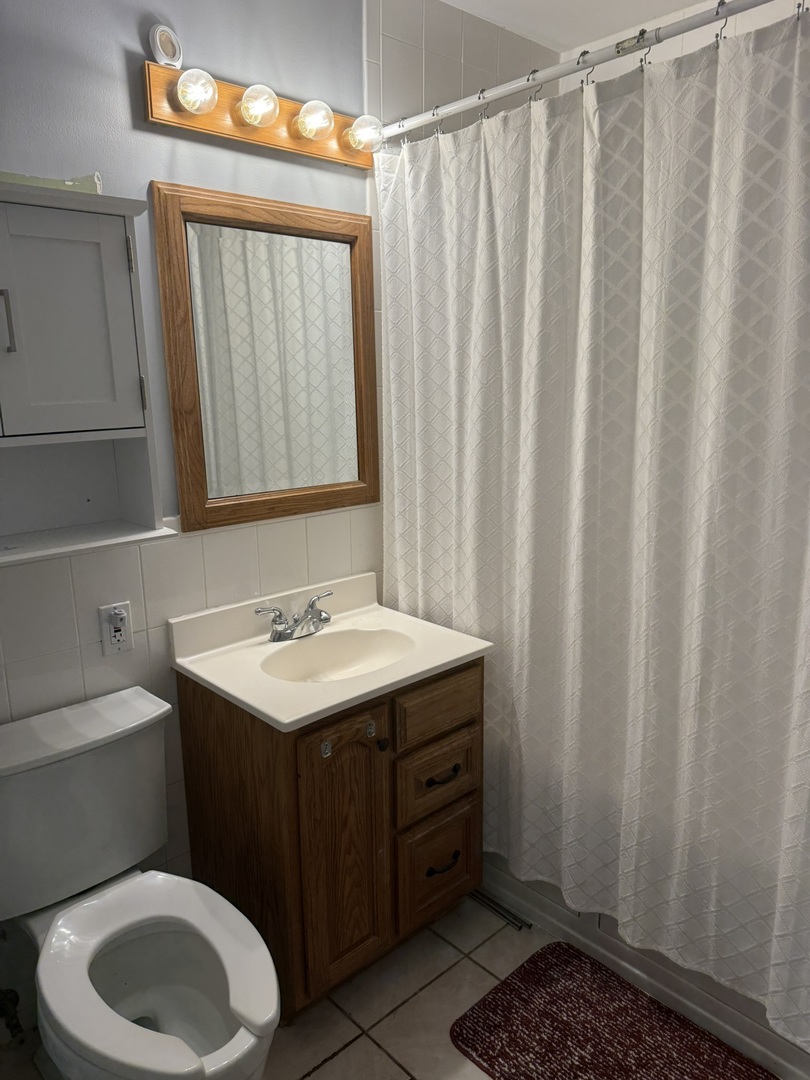 841 WILCOX Street, Mundelein, IL 60060