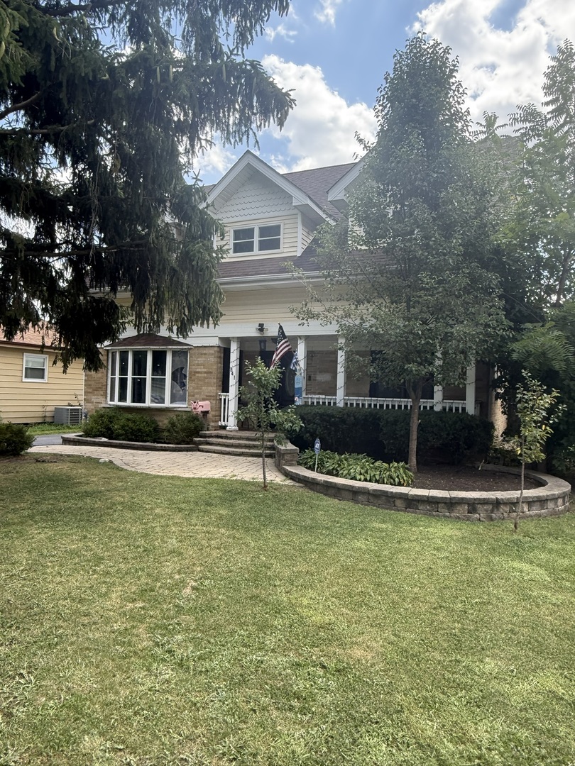 841 WILCOX Avenue, Mundelein, IL 60060