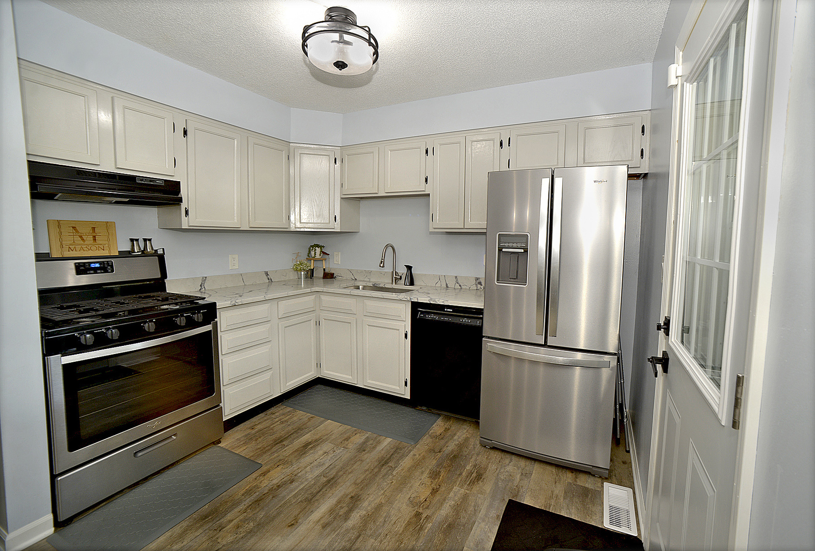 1403 Dakota Drive, Ottawa, IL 61350