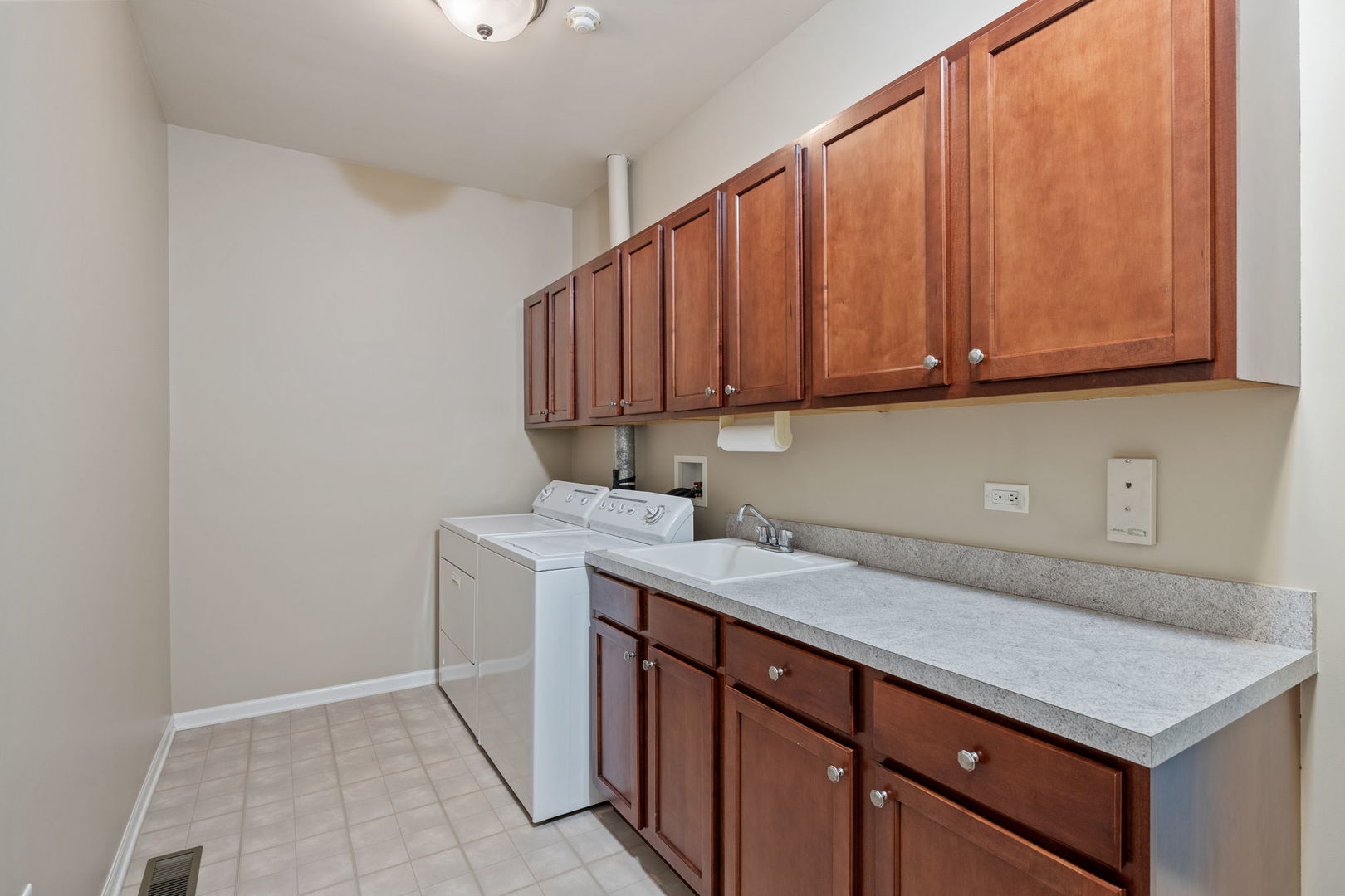 2801 Bond Circle, Naperville, IL 60563