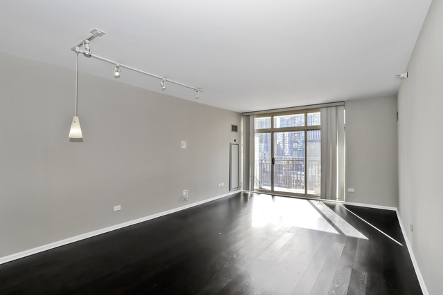 21 W Chestnut Street #1202, Chicago, IL 60610