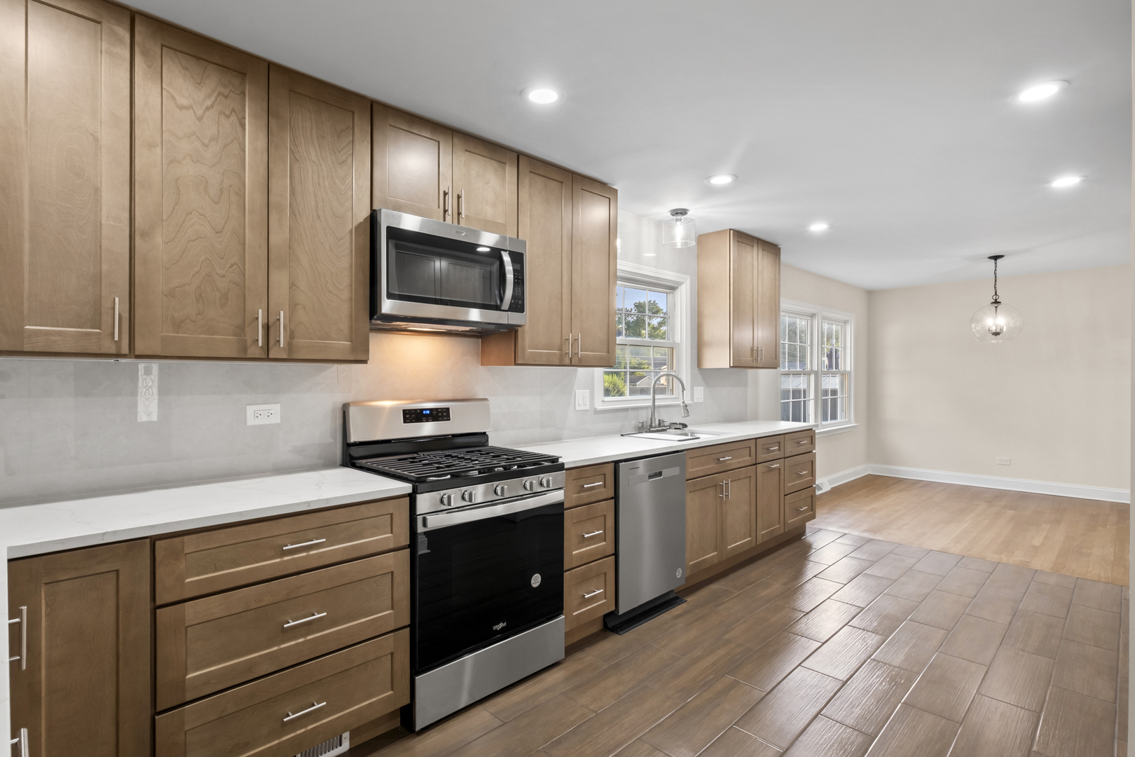 1813 E Wood Lane, Mount Prospect, IL 60056