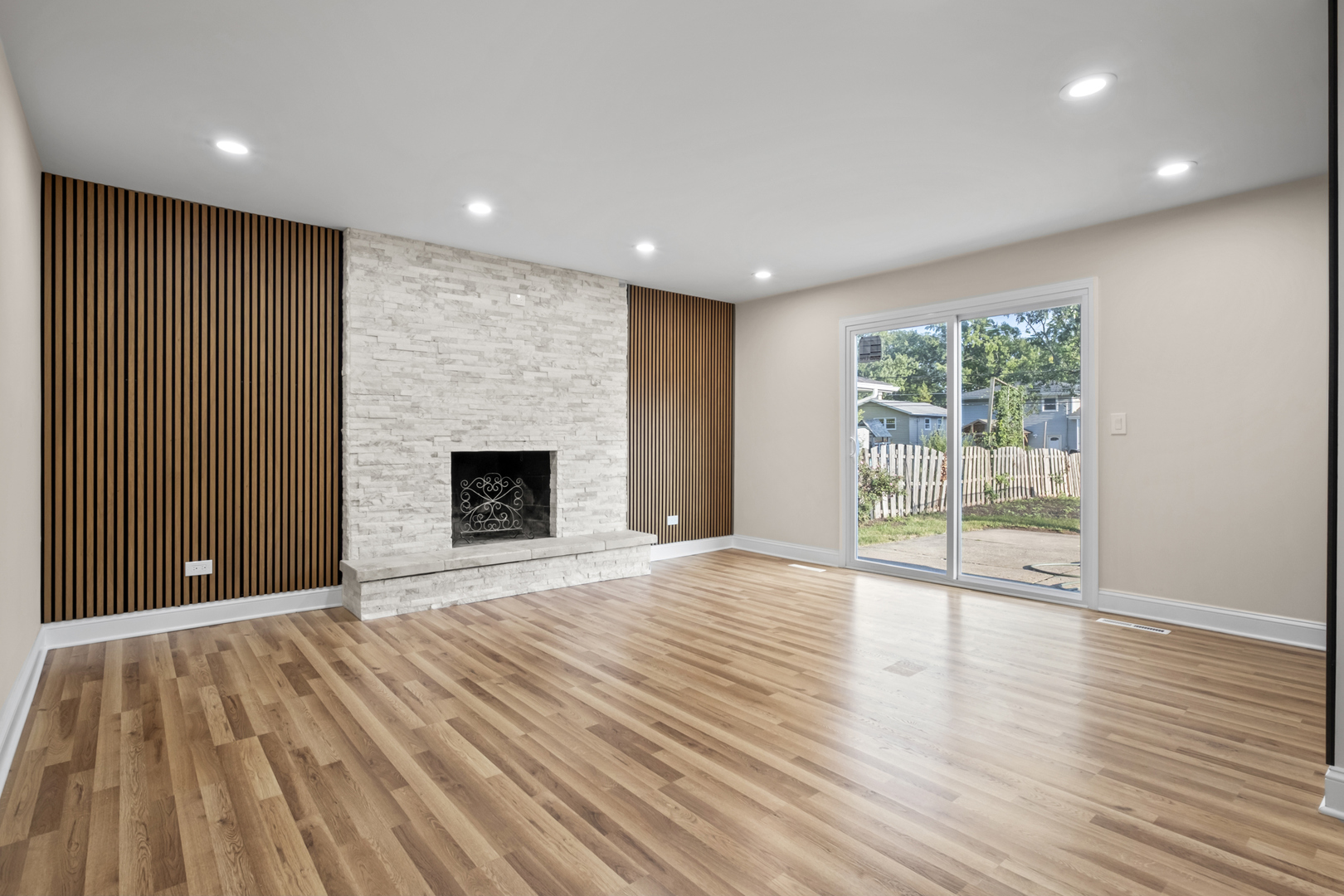 1813 E Wood Lane, Mount Prospect, IL 60056