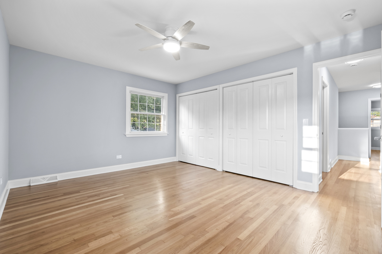 1813 E Wood Lane, Mount Prospect, IL 60056