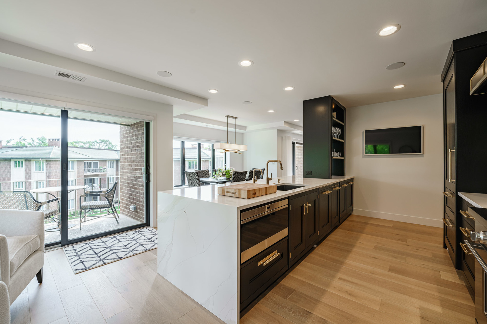 3 Oak Brook Club Drive #E307, Oak Brook, IL 60523