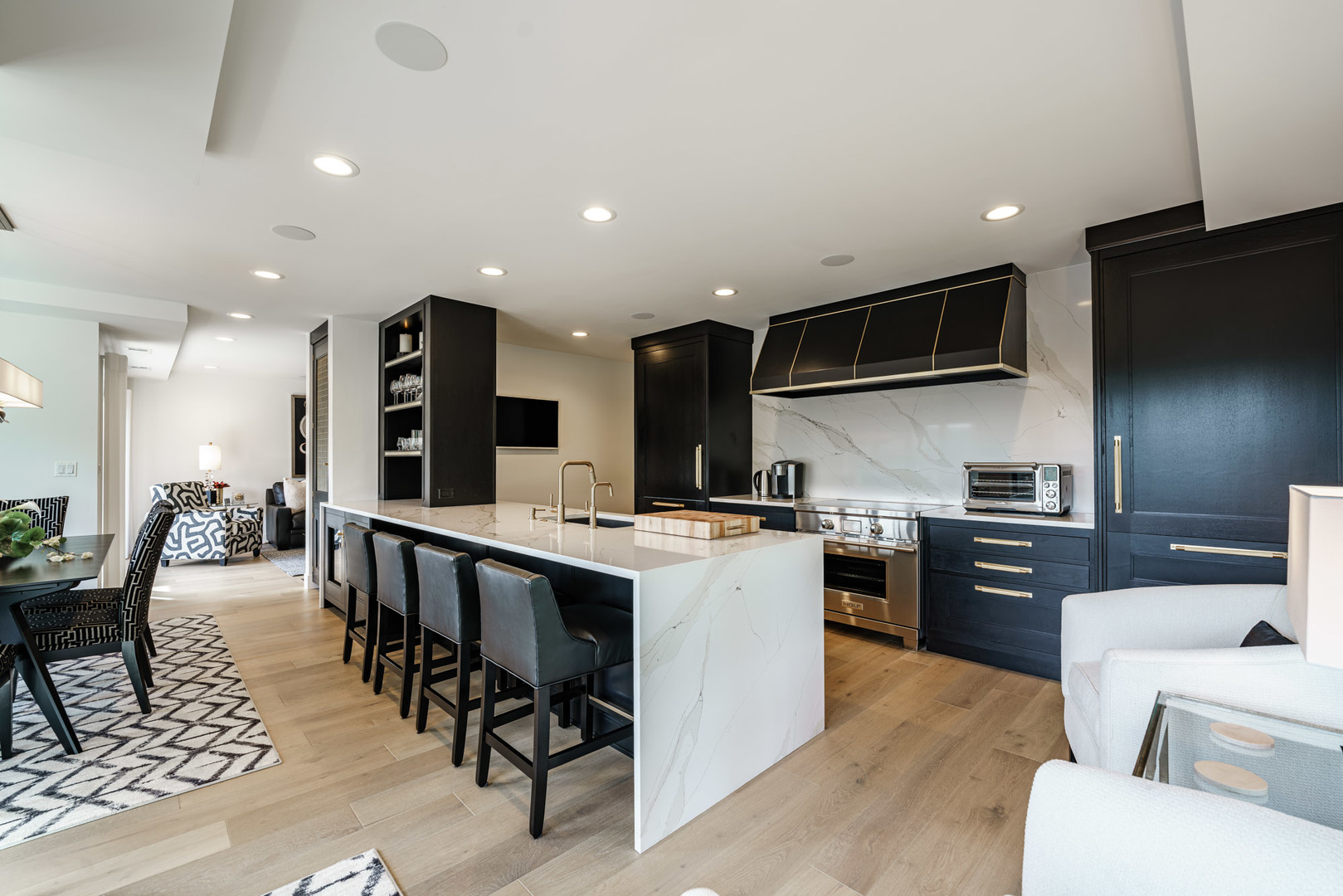 3 Oak Brook Club Drive #E307, Oak Brook, IL 60523