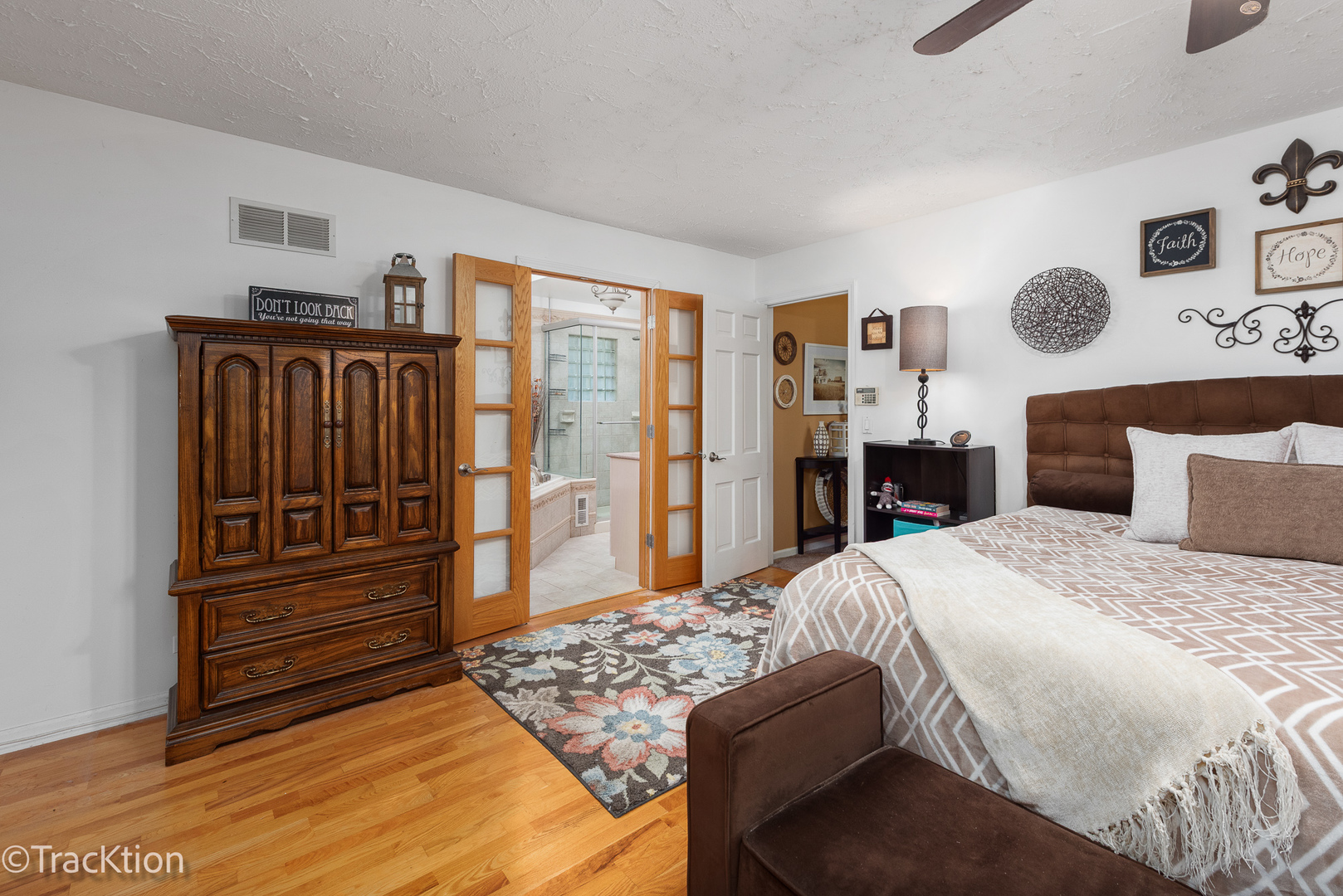 23061 N Apple Hill Lane, Lincolnshire, IL 60069