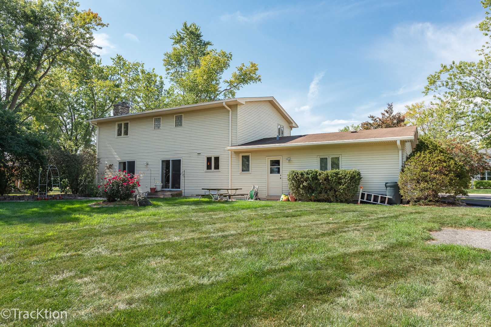 23061 N Apple Hill Lane, Lincolnshire, IL 60069