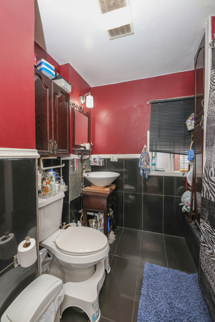 5351 N Kimball Avenue, Chicago, IL 60625