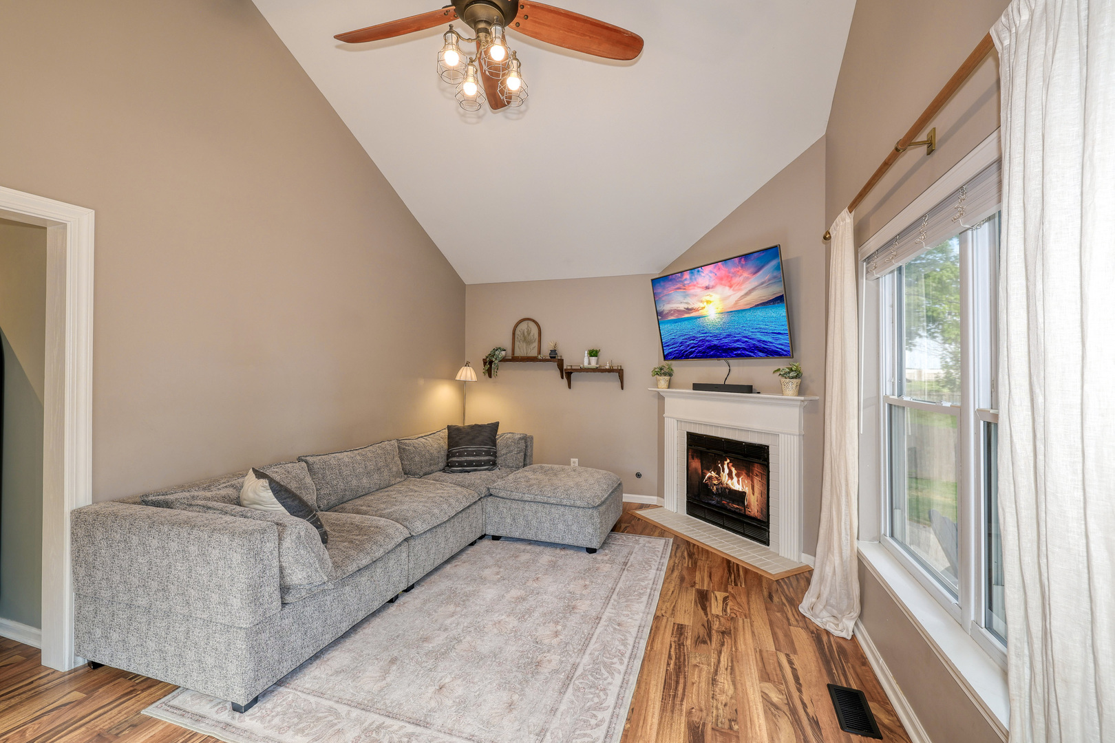 662 Nichole Lane, Geneva, IL 60134