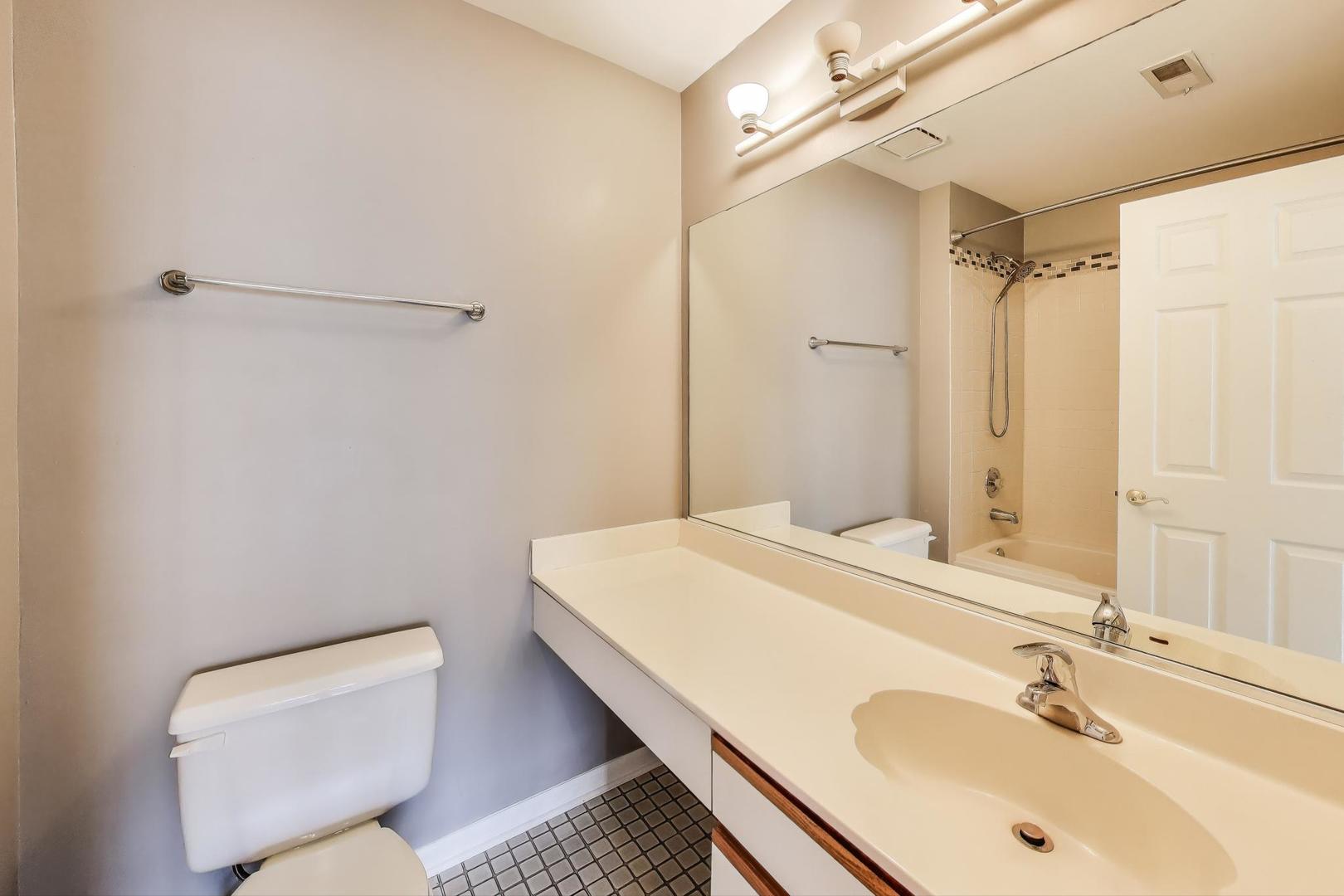 914 Prospect Court #914, Naperville, IL 60540