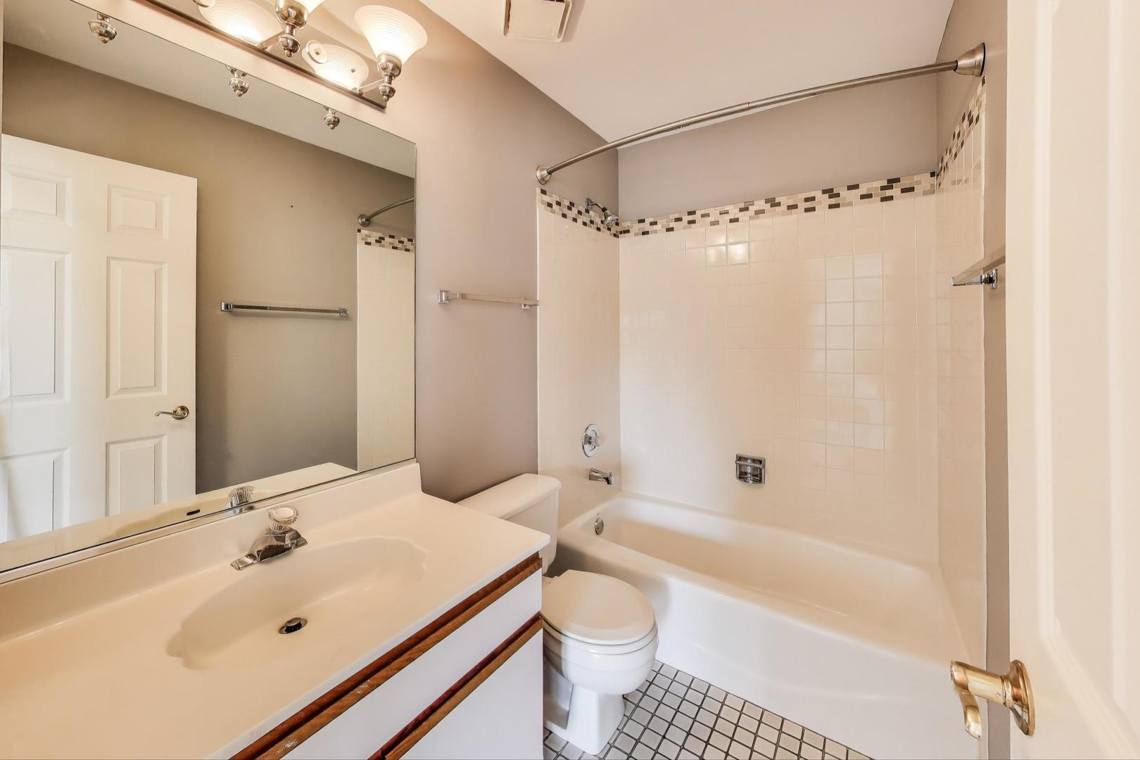 914 Prospect Court #914, Naperville, IL 60540