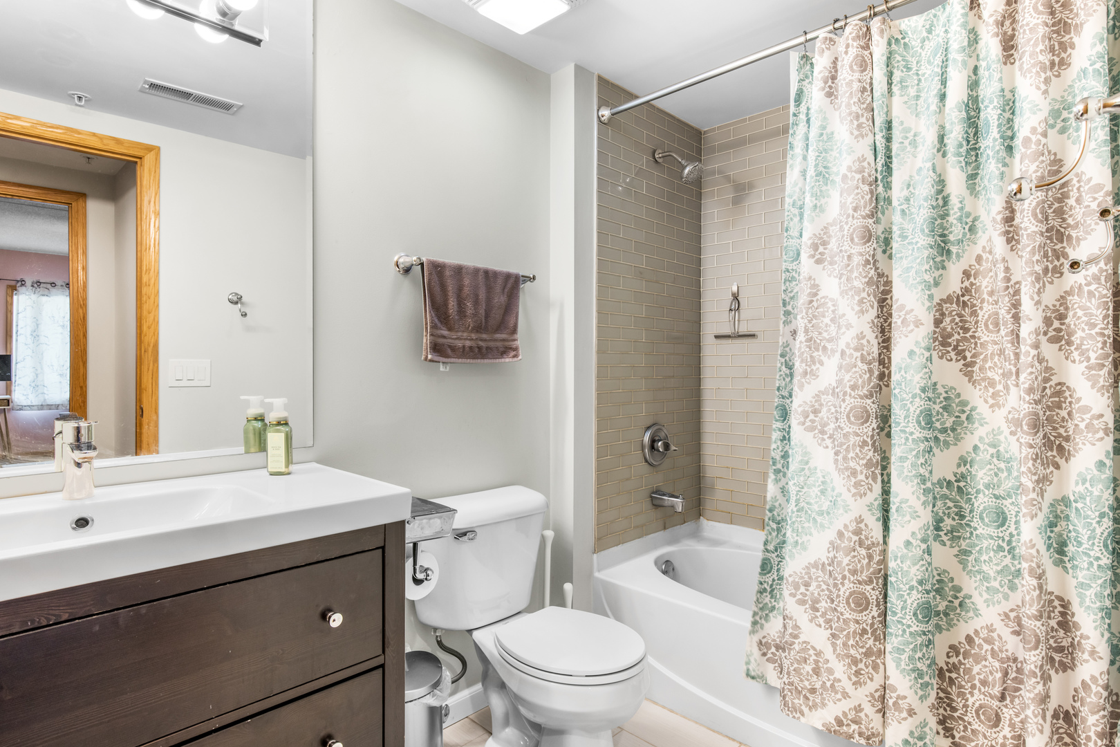 1378 Perry Street #208, Des Plaines, IL 60016