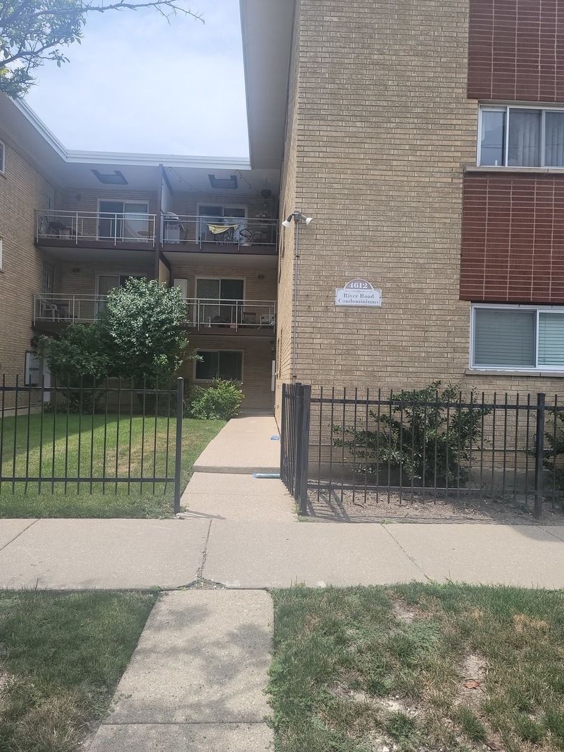 4612 River Road #3-E, Schiller Park, IL 60176
