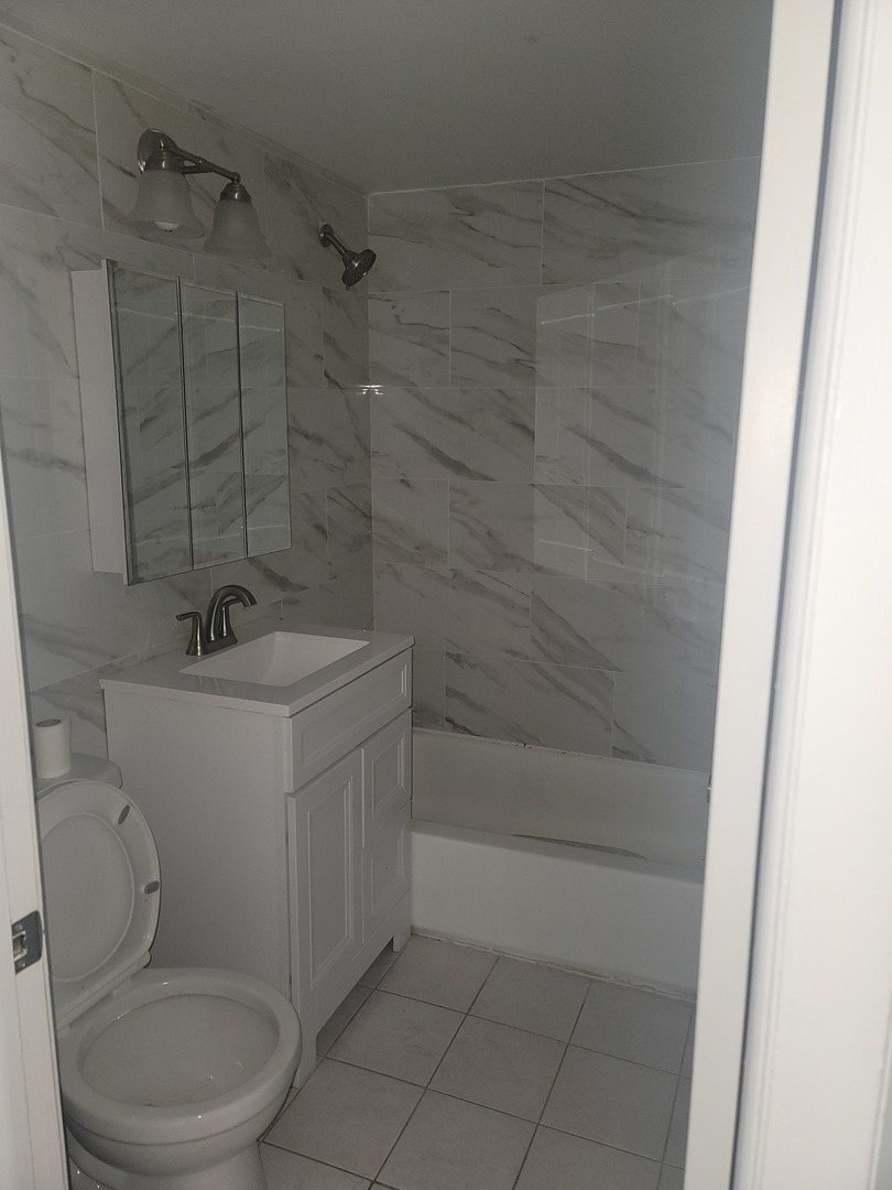 4612 River Road #3-E, Schiller Park, IL 60176