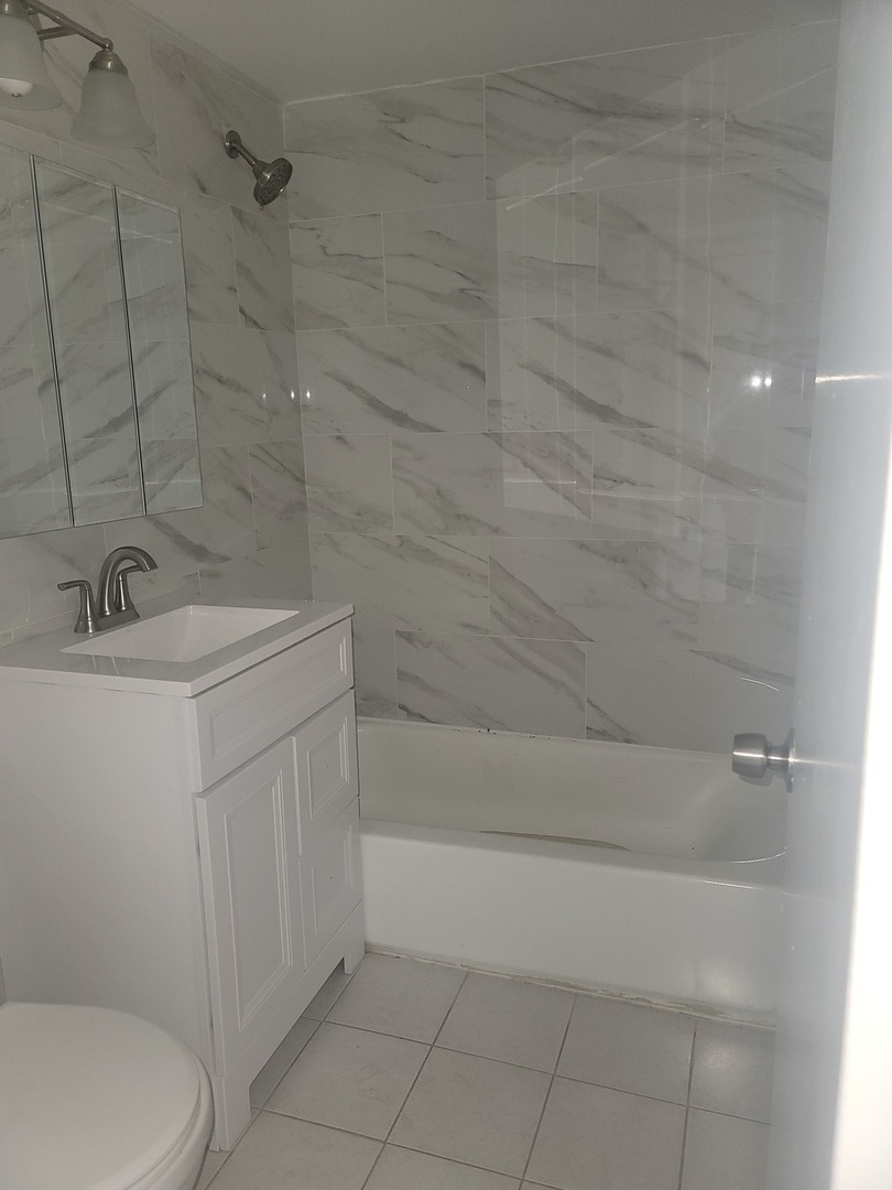 4612 River Road #3-E, Schiller Park, IL 60176