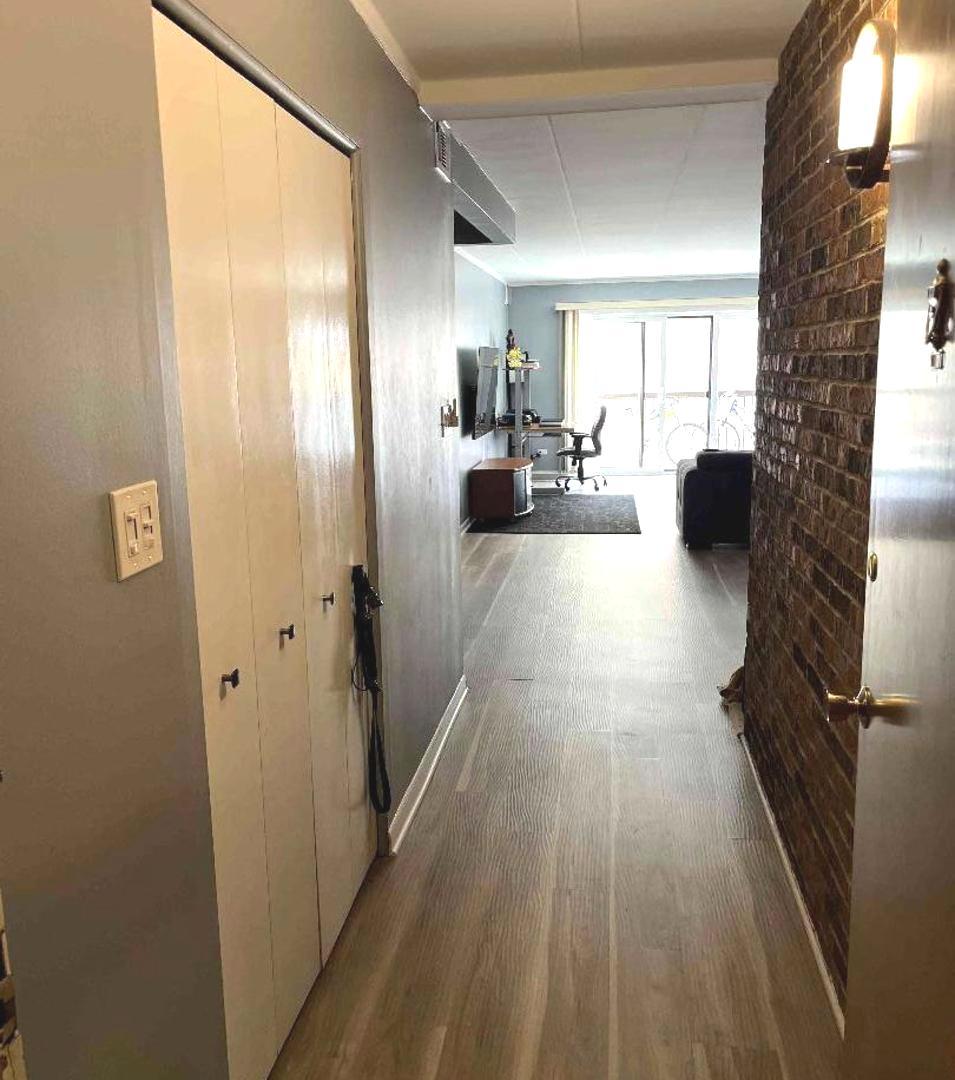 900 S River Road #3A, Des Plaines, IL 60016