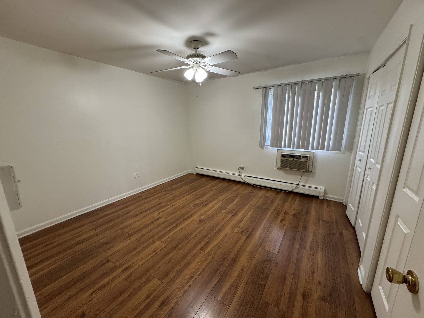143 W ELK Trail #143, Carol Stream, IL 60188