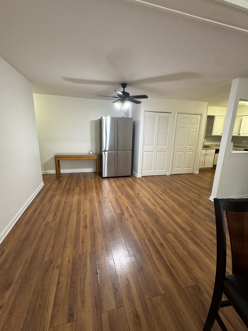 143 W ELK Trail #143, Carol Stream, IL 60188