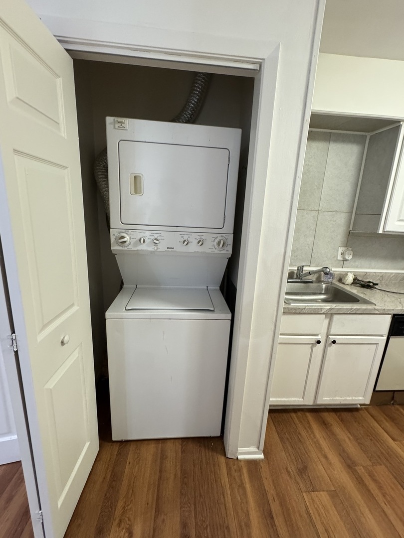 143 W ELK Trail #143, Carol Stream, IL 60188