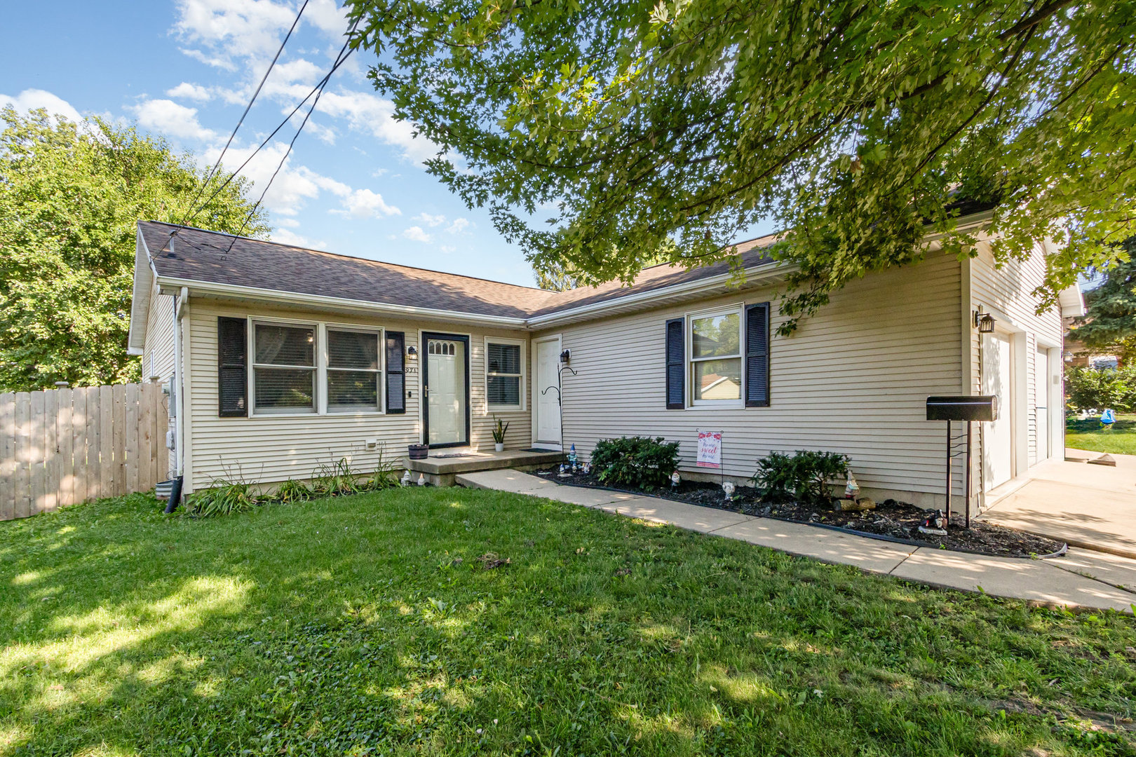 971 WAUPONSEE Street, Morris, IL 60450