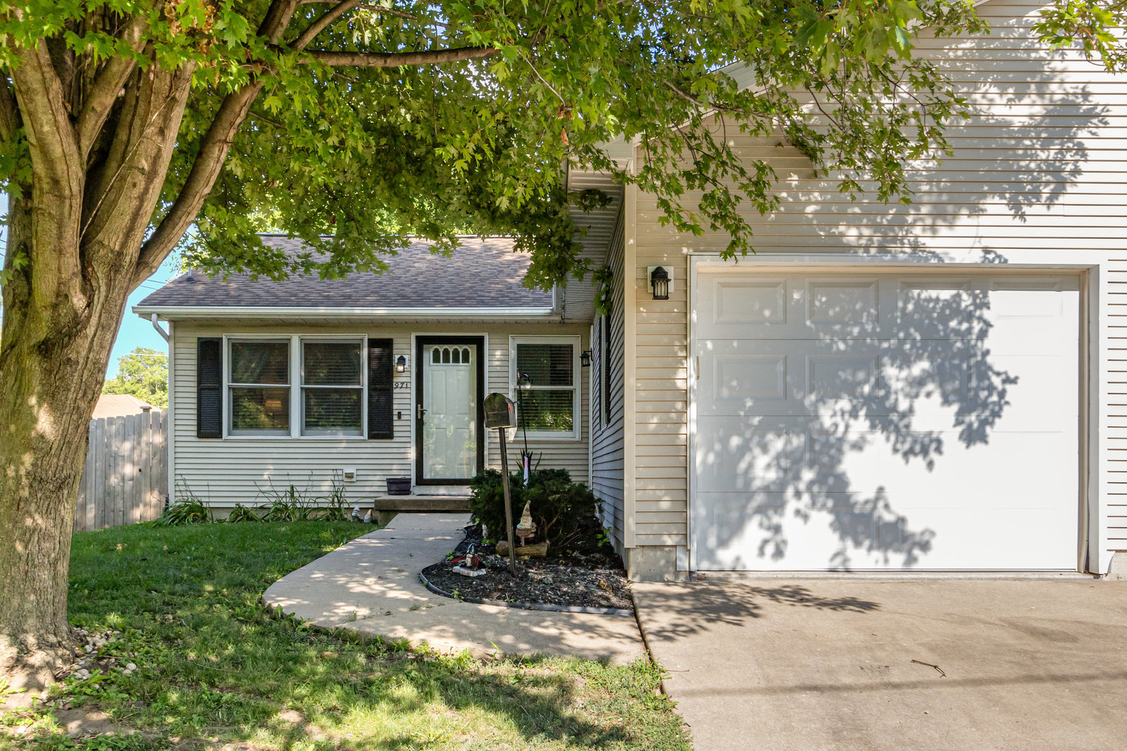 971 WAUPONSEE Street, Morris, IL 60450