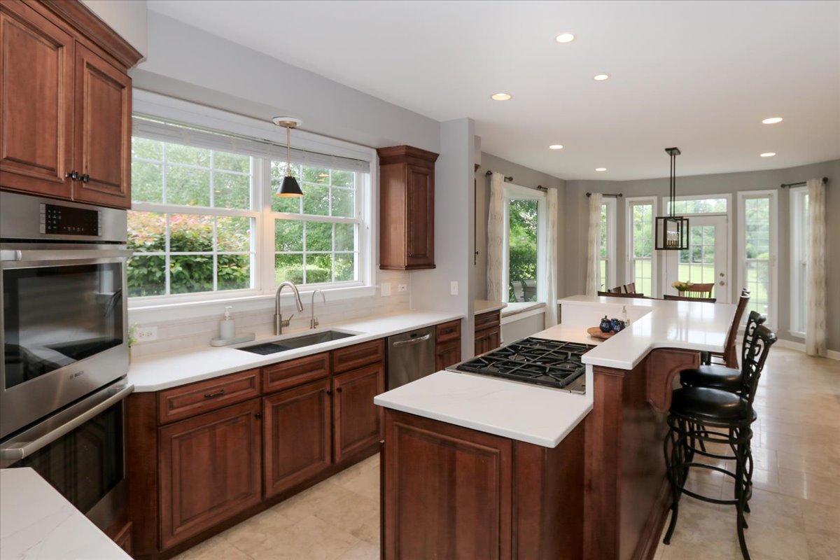 22 Dorchester Court, Hawthorn Woods, IL 60047