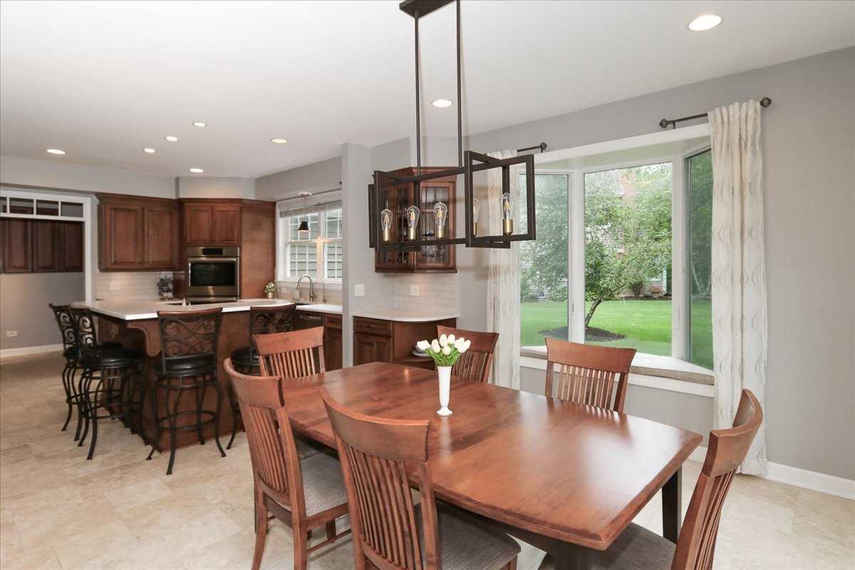 22 Dorchester Court, Hawthorn Woods, IL 60047