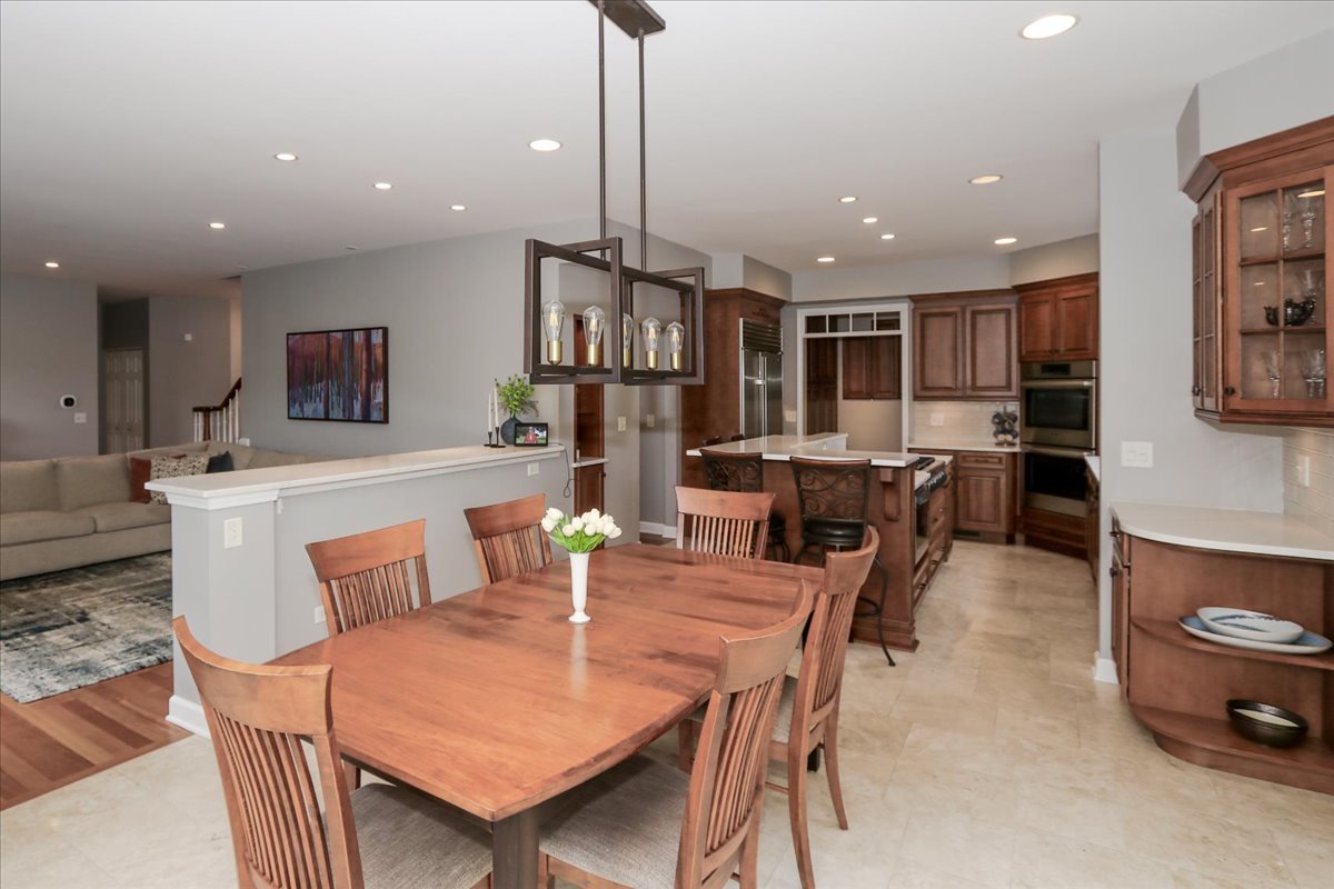 22 Dorchester Court, Hawthorn Woods, IL 60047