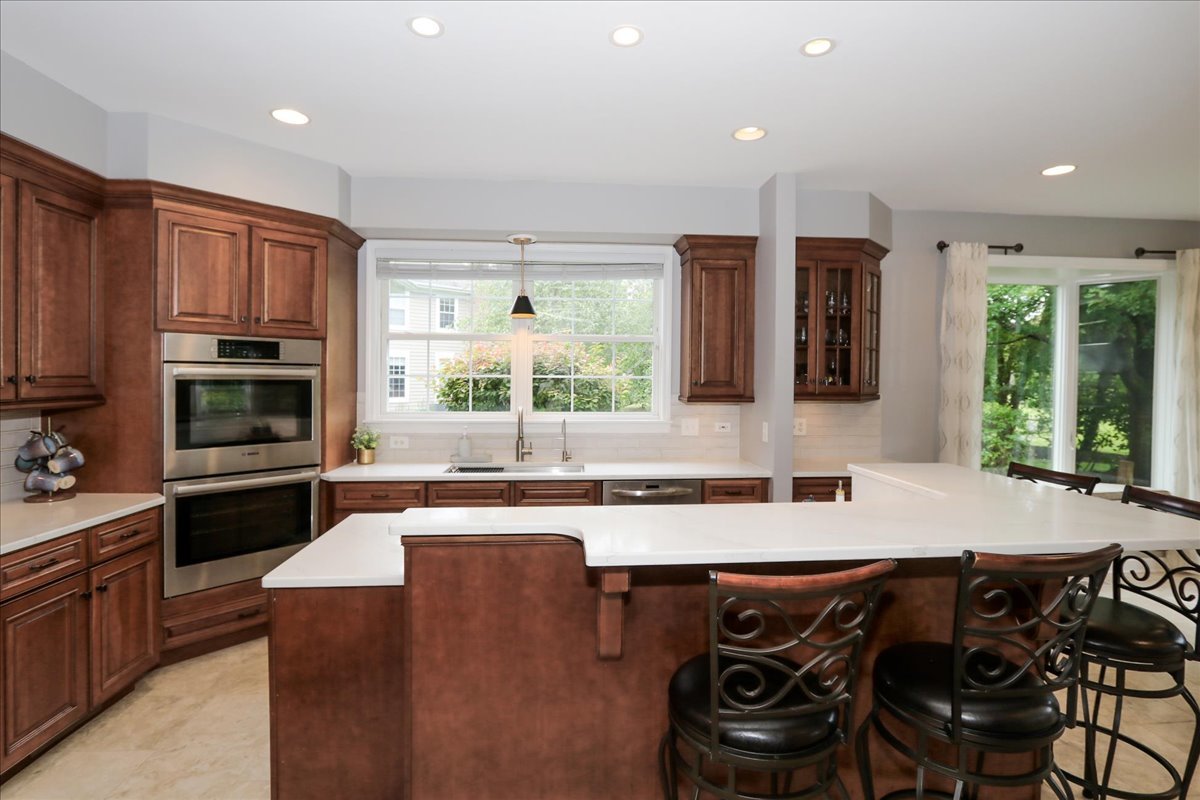 22 Dorchester Court, Hawthorn Woods, IL 60047