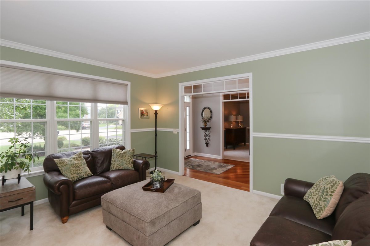 22 Dorchester Court, Hawthorn Woods, IL 60047