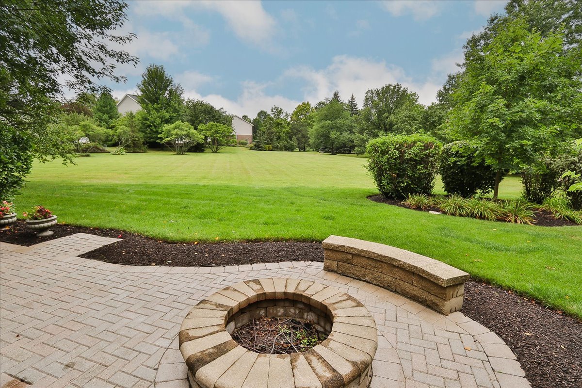 22 Dorchester Court, Hawthorn Woods, IL 60047