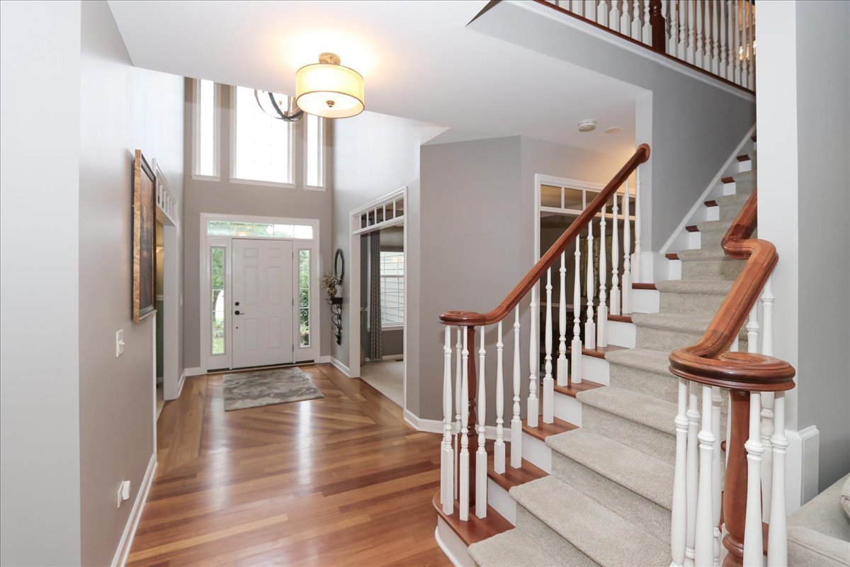 22 Dorchester Court, Hawthorn Woods, IL 60047